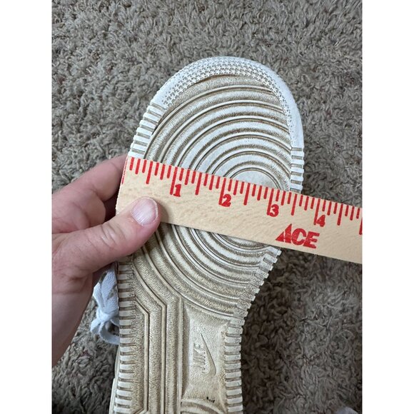 Nike Air Force 1 Youth Shoes Size 6Y White With Yellowed Soles Classic Design - Picture 7 of 7